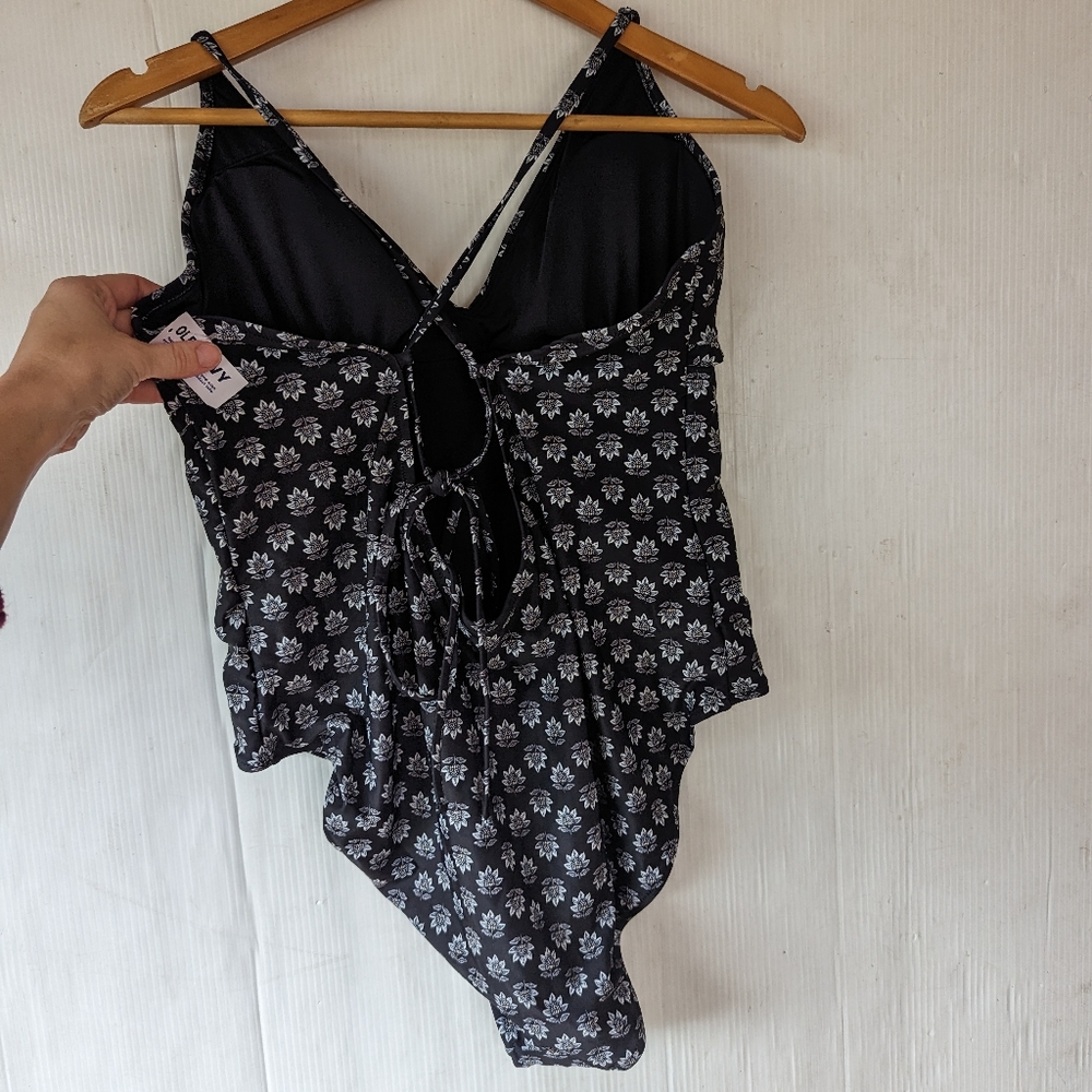 OLD NAVY V-neck Ruffle-trim cutout one-piece swimsuit - Picture 5 of 13